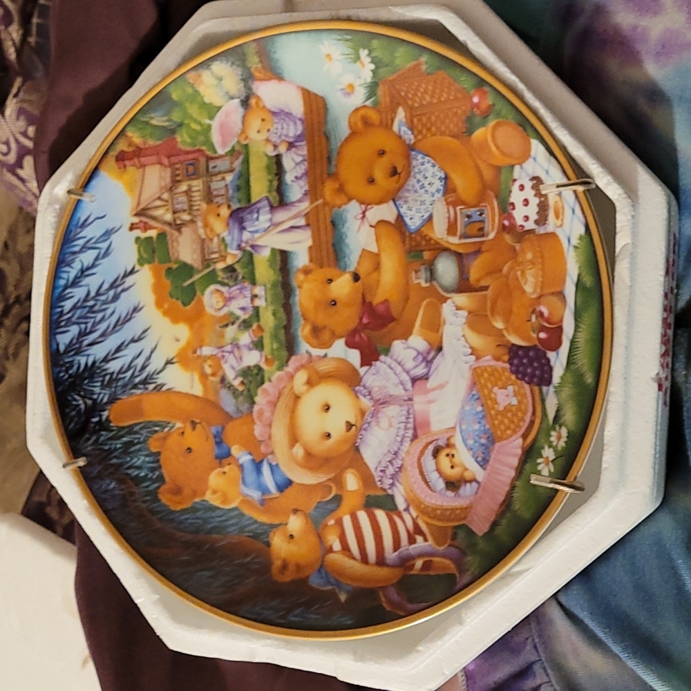 Vintage Teddy Bear Picnic limited Edition by Carol Lawson decorative Plate L9545